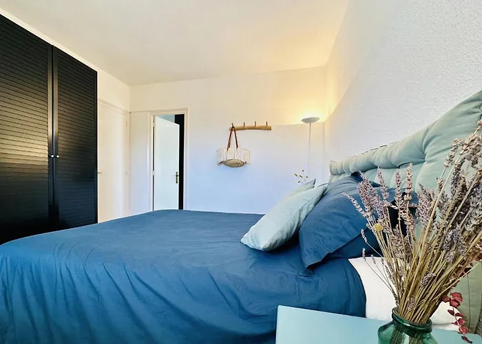 Moana Costabravasi *